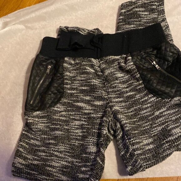 Sneak peek pants - Picture 1 of 7